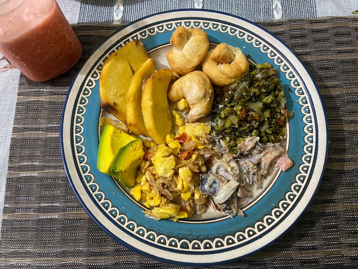Gordonswaby's tweet photo. Two hours of cooking while mama bear @KemeshaSwaby slept. I even climbed the roof to pick the ackee. The Mrs still working with me on plating, but I’ve gotten better! I also didn’t bother with the yam, got tired #ChefGordon https://t.co/KGVLLLHG1X