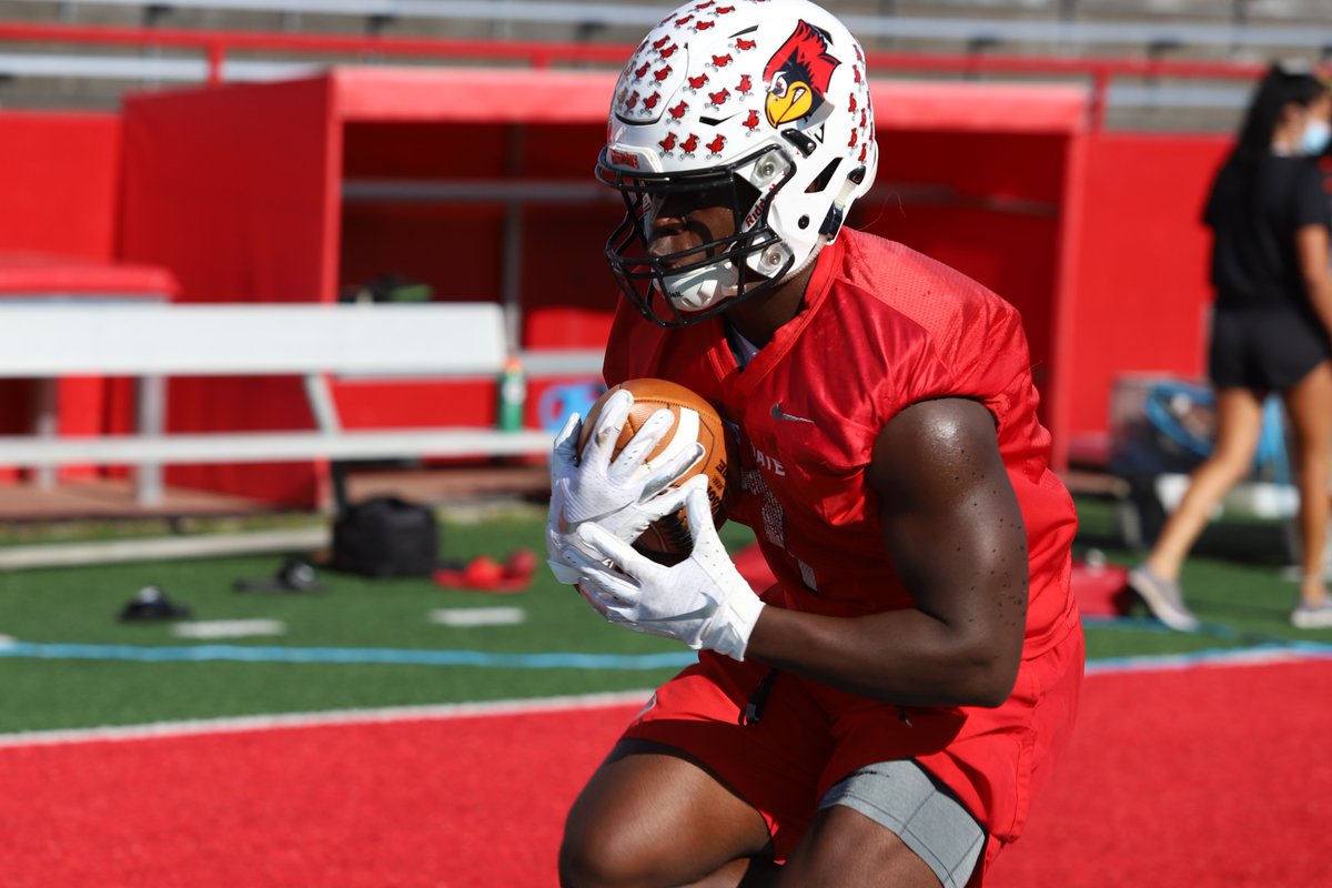 RedbirdFB's tweet photo. 𝕋ℍ𝔼 𝔹𝕀ℝ𝔻𝕊 𝔸ℝ𝔼 𝔹𝔸ℂ𝕂!

First day of training camp is ✅

📸 brought to you by Country Financial 

#BackTheBirds | #REDBIRDfootball https://t.co/fjZUHbVZUF