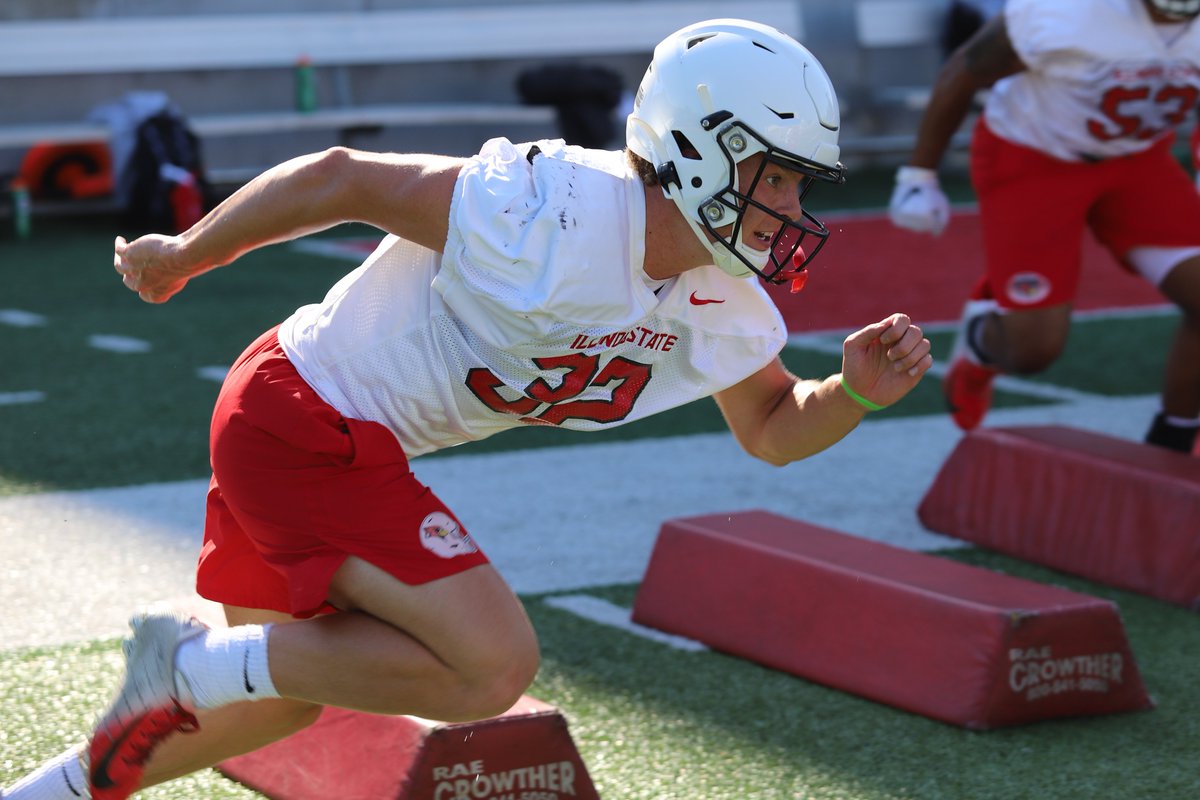 RedbirdFB's tweet photo. 𝕋ℍ𝔼 𝔹𝕀ℝ𝔻𝕊 𝔸ℝ𝔼 𝔹𝔸ℂ𝕂!

First day of training camp is ✅

📸 brought to you by Country Financial 

#BackTheBirds | #REDBIRDfootball https://t.co/fjZUHbVZUF