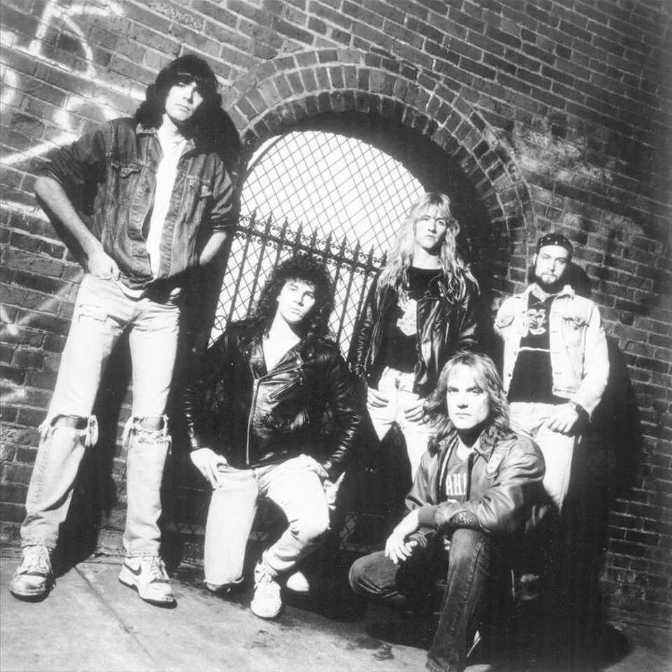 metalchurchis1's tweet photo. #tbt๐๐ธ - #metalchurch #throwbackthursday #blessingindisguise #promoshot #circa1989 #memoriesforlife #thanksforyourcontinuedsupport #soyoung #backintheday https://t.co/707uqDYZO9