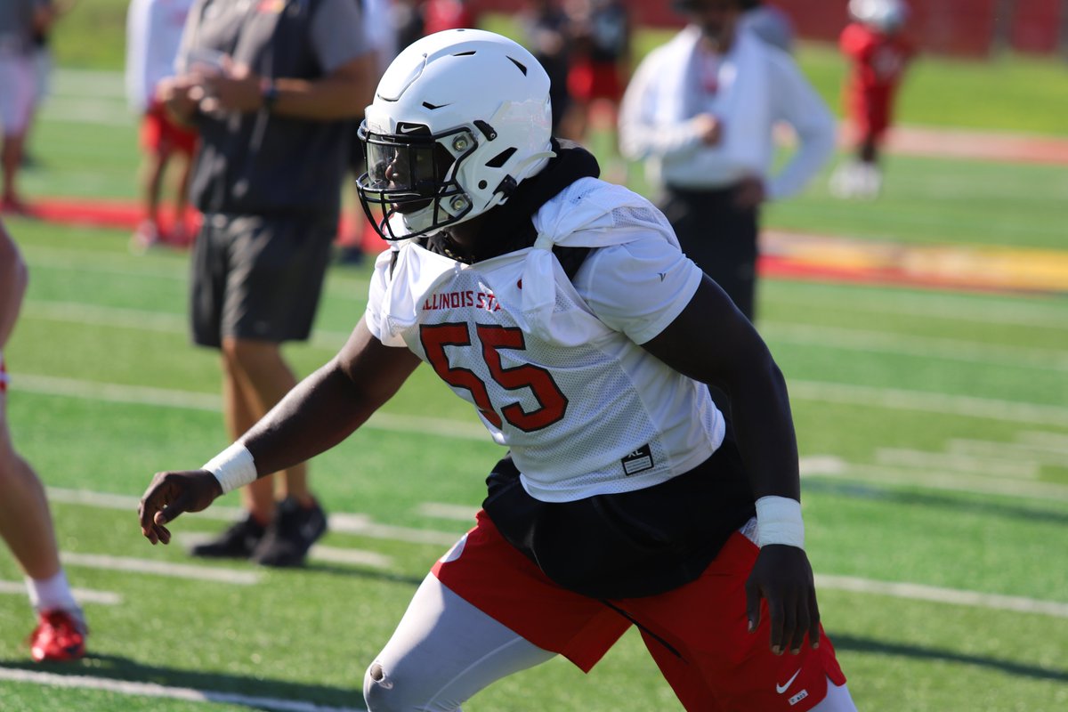 RedbirdFB's tweet photo. 𝕋ℍ𝔼 𝔹𝕀ℝ𝔻𝕊 𝔸ℝ𝔼 𝔹𝔸ℂ𝕂!

First day of training camp is ✅

📸 brought to you by Country Financial 

#BackTheBirds | #REDBIRDfootball https://t.co/fjZUHbVZUF