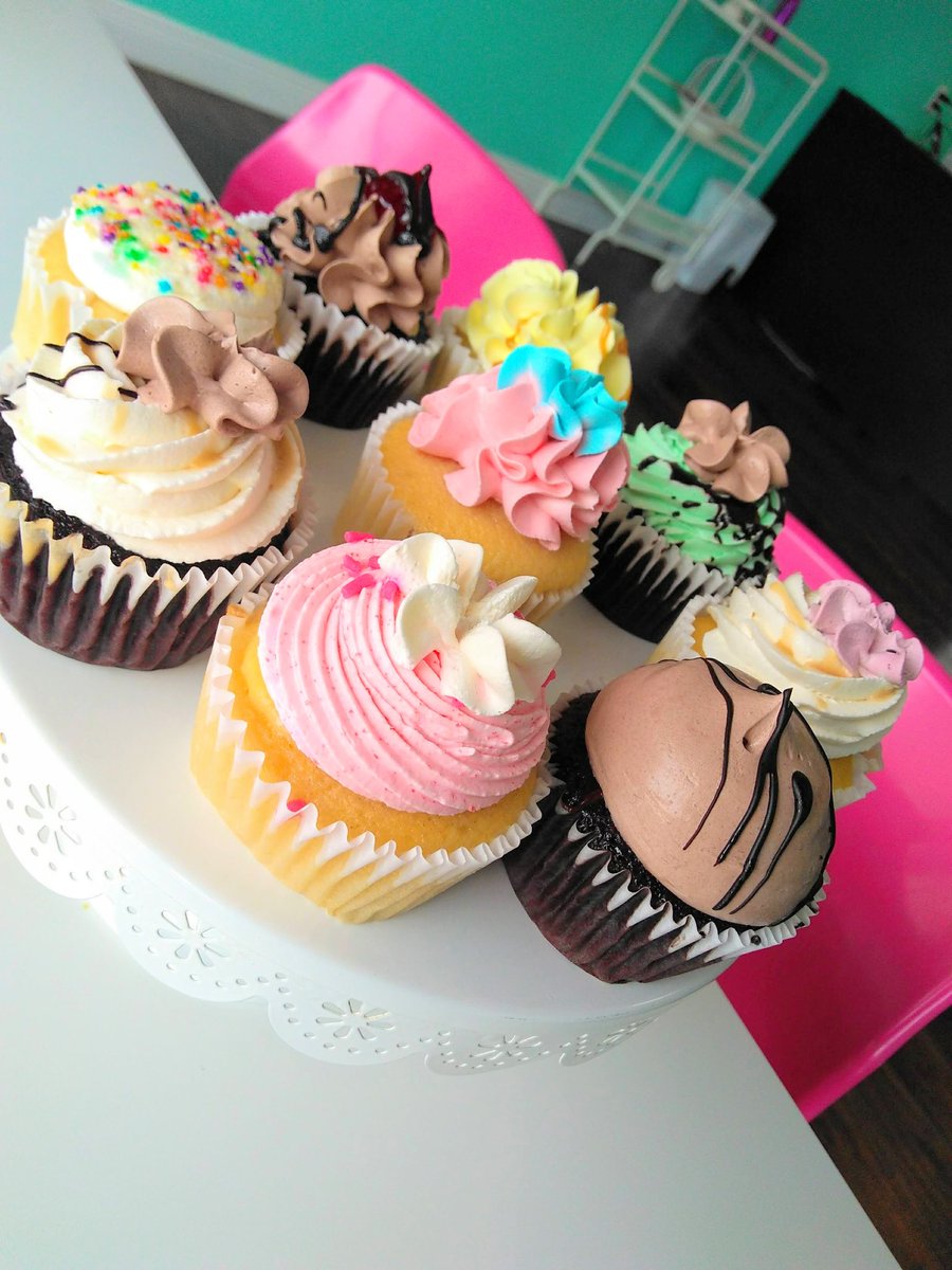 It's a beautiful day to eat cupcakes! No matter the time of year, cupcakes make a great treat or gift! What's your favorite flavors?