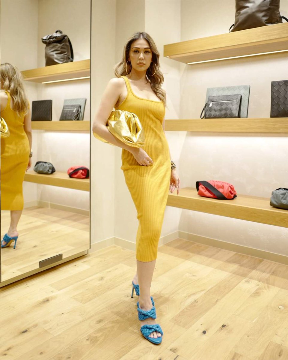 WOMENTERTAIN's tweet photo. 'Vogue Thailand' พาเหล่าเซเลบริตี้คนสนิทบุกช็อปปิ้งร้านใหม่ของ 'Bottega Veneta' ที่ห้างสรรพสินค้า Central Embassy ชั้น G

[อ่านต่อ... https://t.co/HfDPn0dIjS...]

#ข่าววันนี้ #บันเทิง #ดารา #ข่าวบันเทิง #บันเทิงไทย #VogueShopping #Bottegaveneta #prefall2020 https://t.co/jSCRRvzsLZ