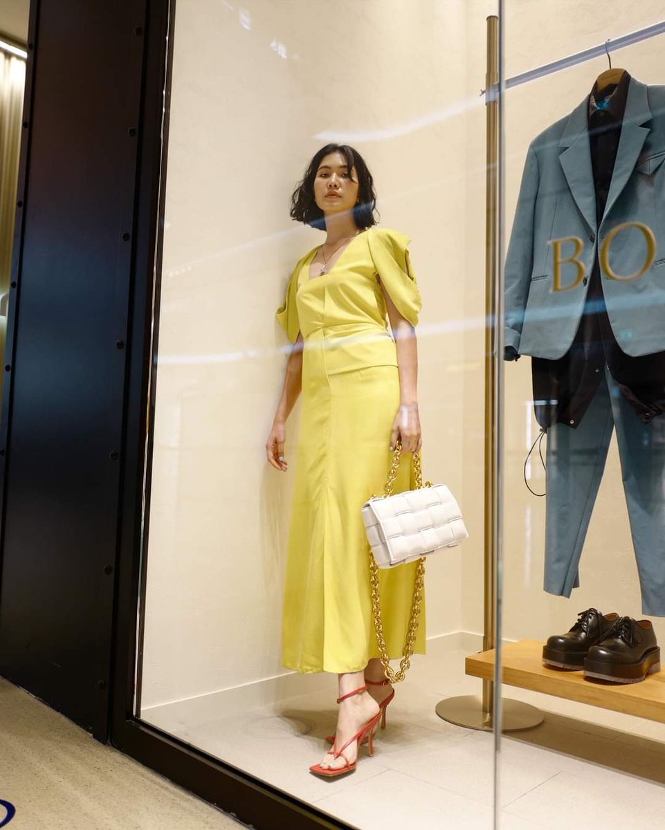 WOMENTERTAIN's tweet photo. 'Vogue Thailand' พาเหล่าเซเลบริตี้คนสนิทบุกช็อปปิ้งร้านใหม่ของ 'Bottega Veneta' ที่ห้างสรรพสินค้า Central Embassy ชั้น G

[อ่านต่อ... https://t.co/HfDPn0dIjS...]

#ข่าววันนี้ #บันเทิง #ดารา #ข่าวบันเทิง #บันเทิงไทย #VogueShopping #Bottegaveneta #prefall2020 https://t.co/jSCRRvzsLZ
