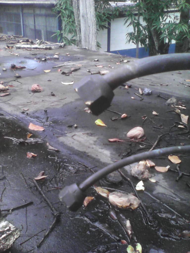 Hoy la delincuencia ataca una vez más a la <a href="/UCarabobo/">Universidad de Carabobo</a> ,esta vez robaron un equipo de aire acondicionado de la oficina de la secretaria del Consejo de Escuela,ubicada en nuestra Dirección.Solo los que estamos en la UC sabemos lo cuesta arriba que significa reponer #SOSUnive