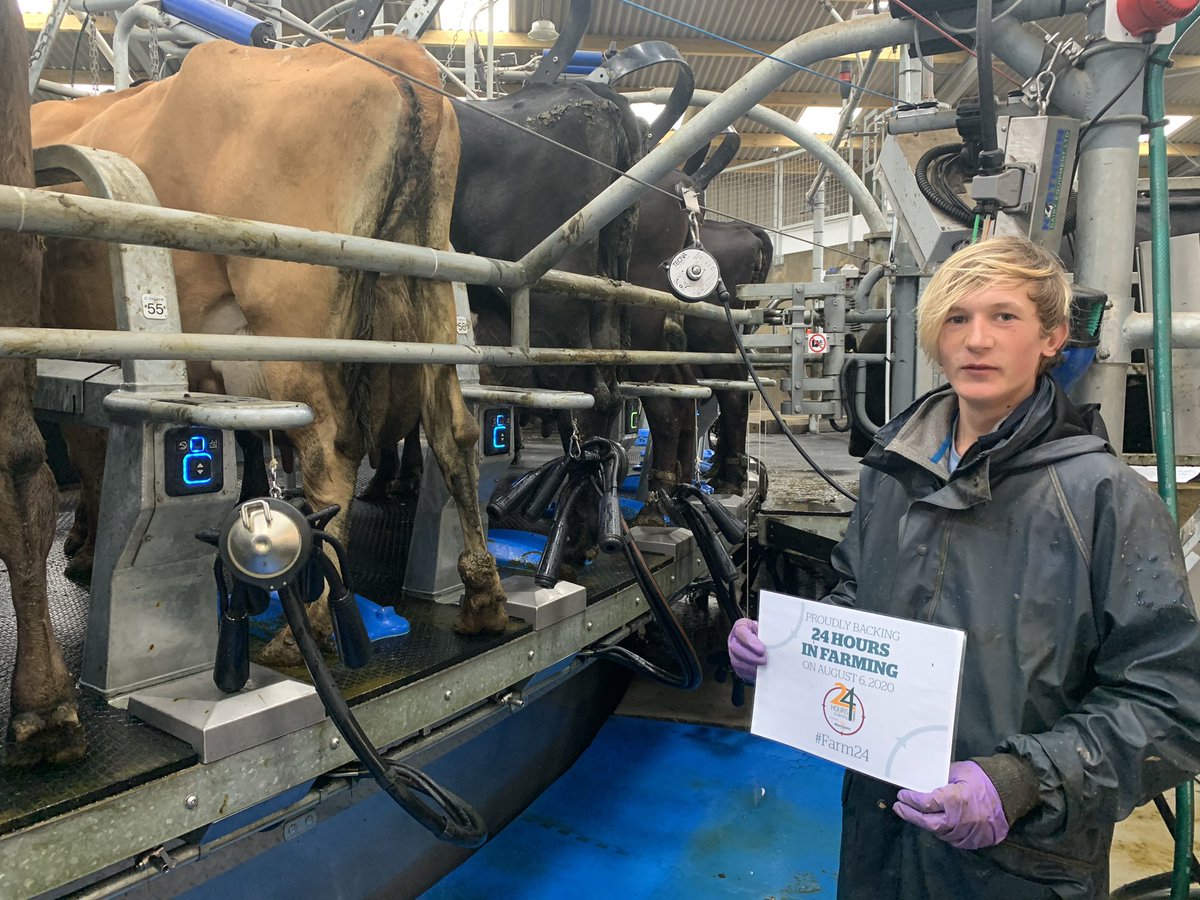 Almost finished the afternoon shift #farm24 #justkeepmilking #dairy #rotarymilking <a href="/Morrisons/">Morrisons</a> <a href="/FarmersGuardian/">Farmers Guardian</a>