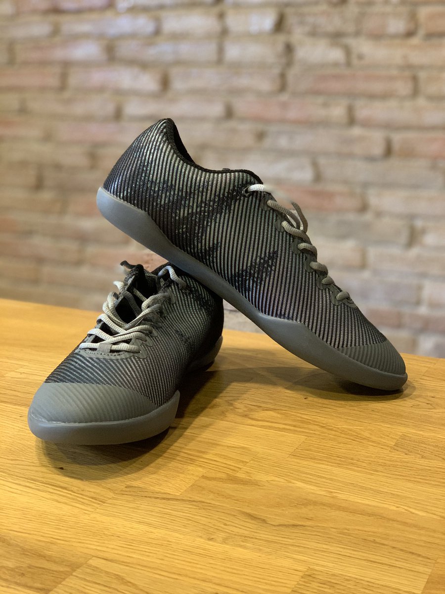 EloiRovira's tweet photo. New @VELAASAsports shoes for throwing!! So comfortable! Can’t wait to try them in the circle! Super excited! Thank you very much! Let’s see if I get closer to @JoeKovacsUSA ( + than 4m) 🤣🤣🤣 https://t.co/MxlKSNPvkX