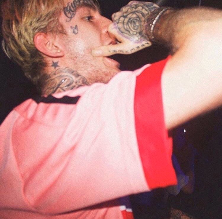 GETCAKEDlEYOUNG's tweet photo. LIL PEEP - LIL JEEP 💗 https://t.co/4Bx6tsWo9C