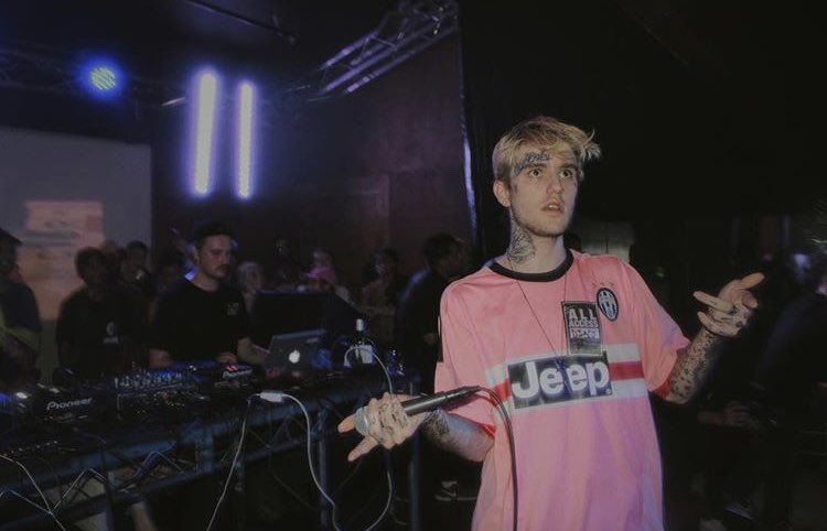 GETCAKEDlEYOUNG's tweet photo. LIL PEEP - LIL JEEP 💗 https://t.co/4Bx6tsWo9C