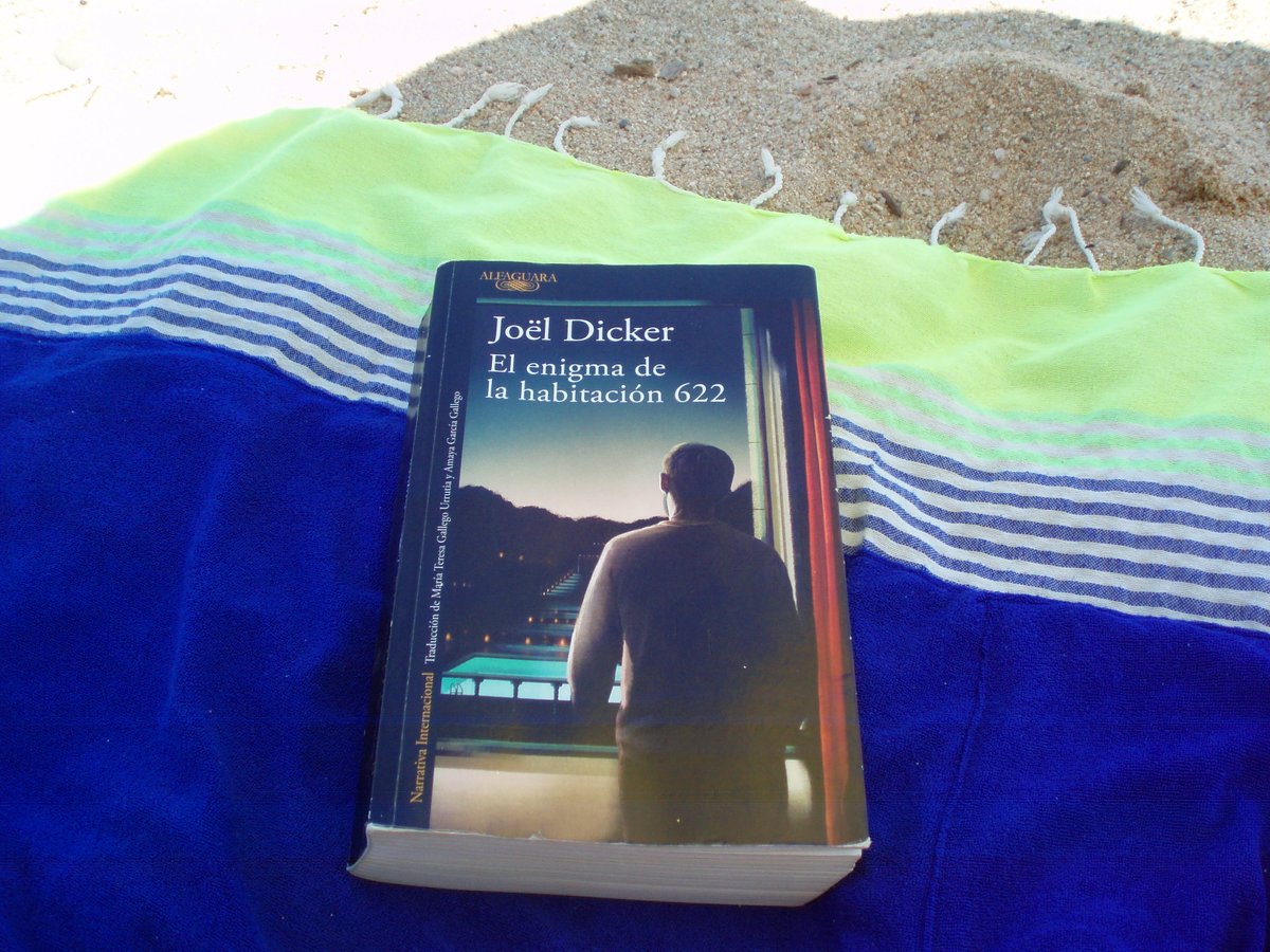 M_LourdesColl's tweet photo. "Mamushka llegeix-te aquest llibre", això dos o tres vegades al dia, fins que ho he fet. I sí, m'està encantant!! @JoelDicker https://t.co/FelXBdFQs7