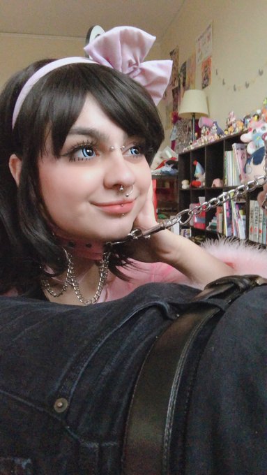Can&rsquo;t wait to be back between these legs this weekend 🥰💖https://t.co/kNSdrVUuro https://t.co/TcjAXLU