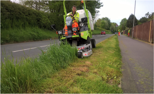 ... we just need councils to take away the grass clippings. Year 1 & 2: mow 4-6 times like they do today but *remove* the clippings = nutrients GONE! Year 3 onwards: mow March & Sept; you won't need to mow more than that, no nutrients onsite = short grass. Images:  @PhilSterling3