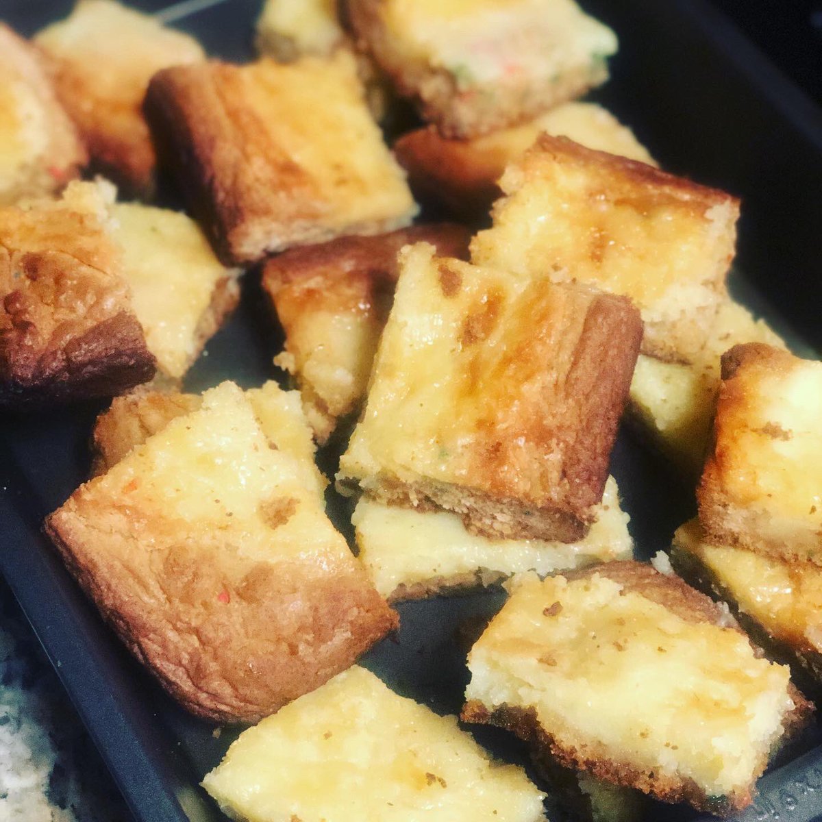 DDrank202's tweet photo. Strawberry 🍓 , lemon 🍋, and birthday 🍰 cake flavored Ooey gooey bars. Torch 🔥 https://t.co/Qikfy0P9Al