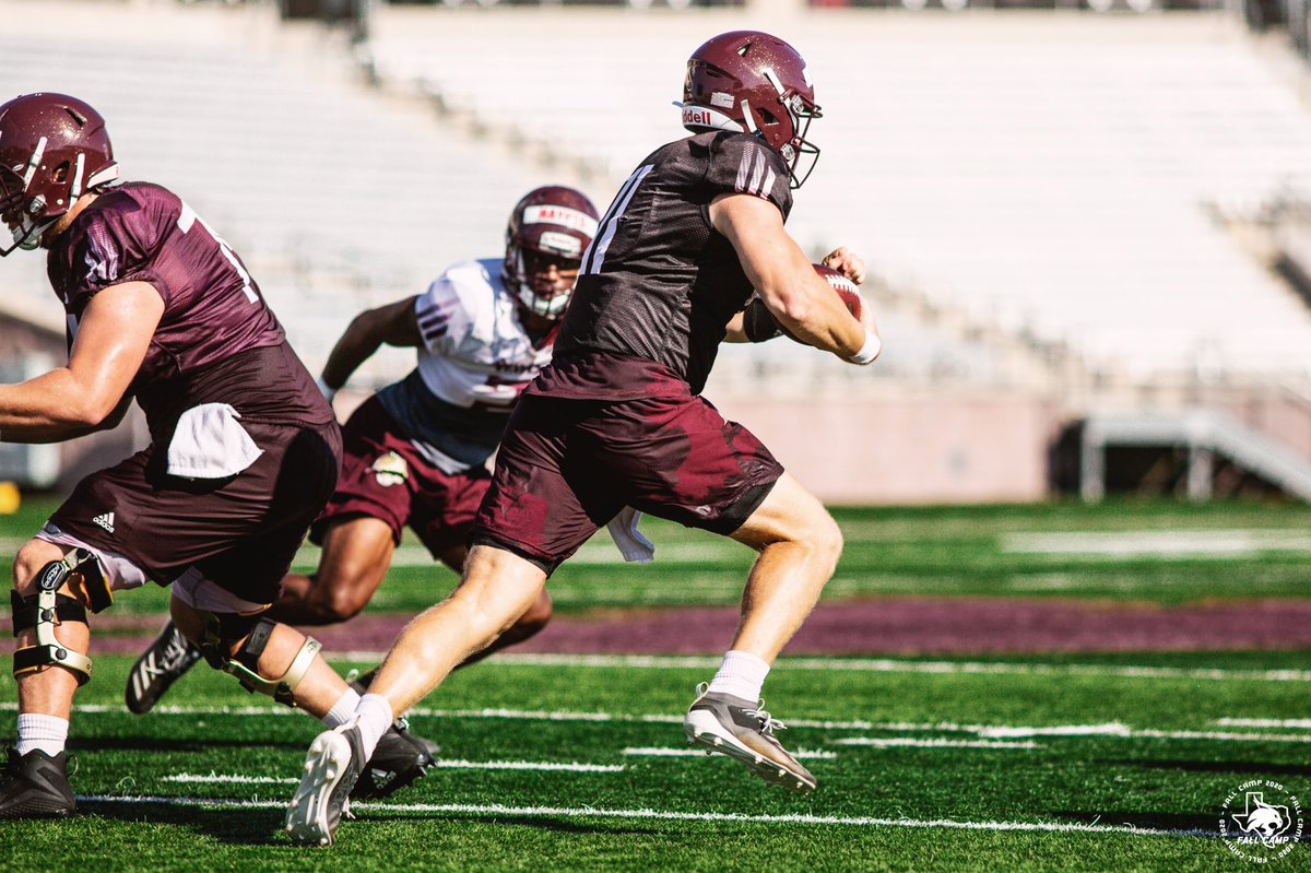 TXSTATEFOOTBALL's tweet photo. 🔒 in. 

#TEAM  #EatEmUp https://t.co/ewm1n8P7sA