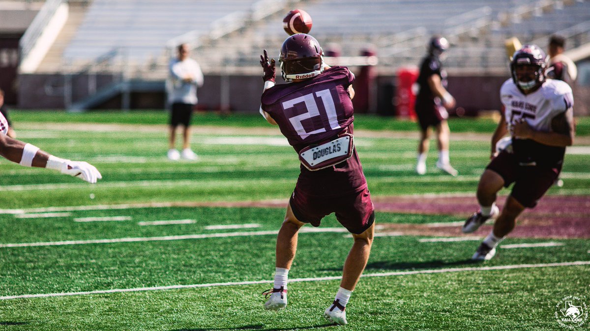 TXSTATEFOOTBALL's tweet photo. 🔒 in. 

#TEAM  #EatEmUp https://t.co/ewm1n8P7sA