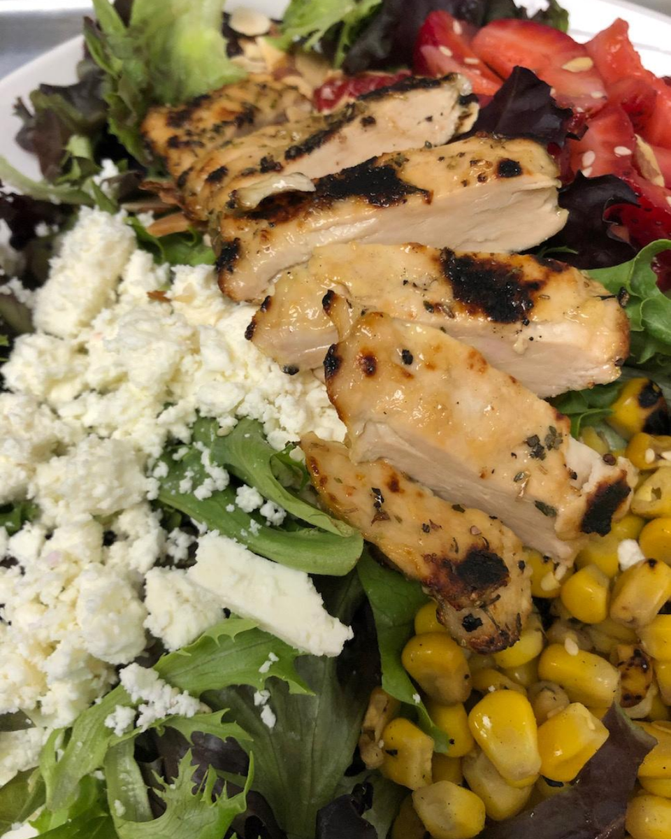 meatifoods's tweet photo. #werkperk at Meati - sometimes you get to top your lunch with a Meati harvest 👌
We're not gonna lie - we might be team chick'n right now if there was a "steak" vs. "chick'n" contest...what do you think? Comment below 👇 if you'd rather eat Meati chick'n or Meati steak! #fungi https://t.co/HxCoj6zyyr
