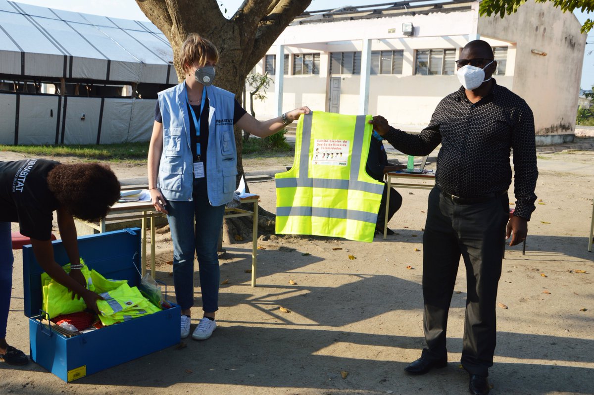 UNHabitatMoz's tweet image. 📖The Basic Emergency School Plan #BESP is being implemented this week in schools of Sofala🇲🇿, #CycloneIdai affected region. 

The sessions include simulations &amp;amp; practical exercises involving the school community.

📸BESP implementation in the Secundary School of Dondo City.