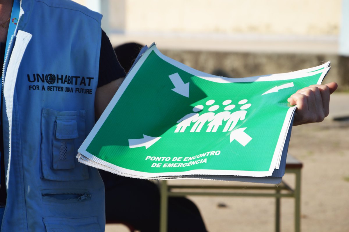 UNHabitatMoz's tweet image. 📖The Basic Emergency School Plan #BESP is being implemented this week in schools of Sofala🇲🇿, #CycloneIdai affected region. 

The sessions include simulations &amp;amp; practical exercises involving the school community.

📸BESP implementation in the Secundary School of Dondo City.