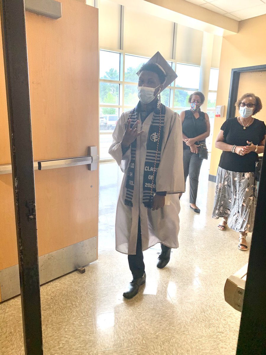 Today, I was so fortunate to share this moment with the <a href="/LargoHS2k20/">Largo HS (MD) ‘20 Alumni</a>! Congratulations! 🎉 💙
