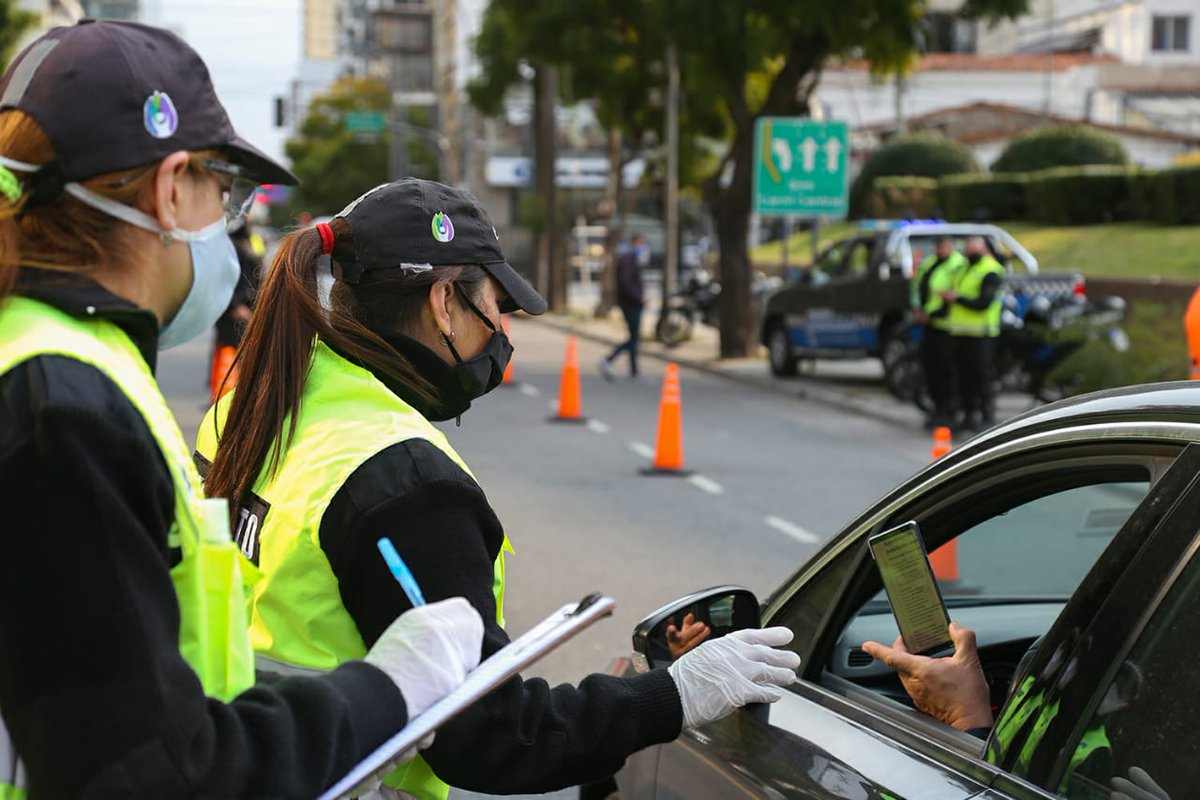 jorgemacri's tweet photo. Todos ellos vienen demostrando un profundo compromiso desde que comenzó la pandemia y sabemos que nuestra tarea es acompañarlos y sostenerlos con acciones concretas como esta, por eso, hoy estuvimos presentes en un nuevo Control Vehicular en Av. Libertador y Lavalle. https://t.co/oPbh0MWlcM
