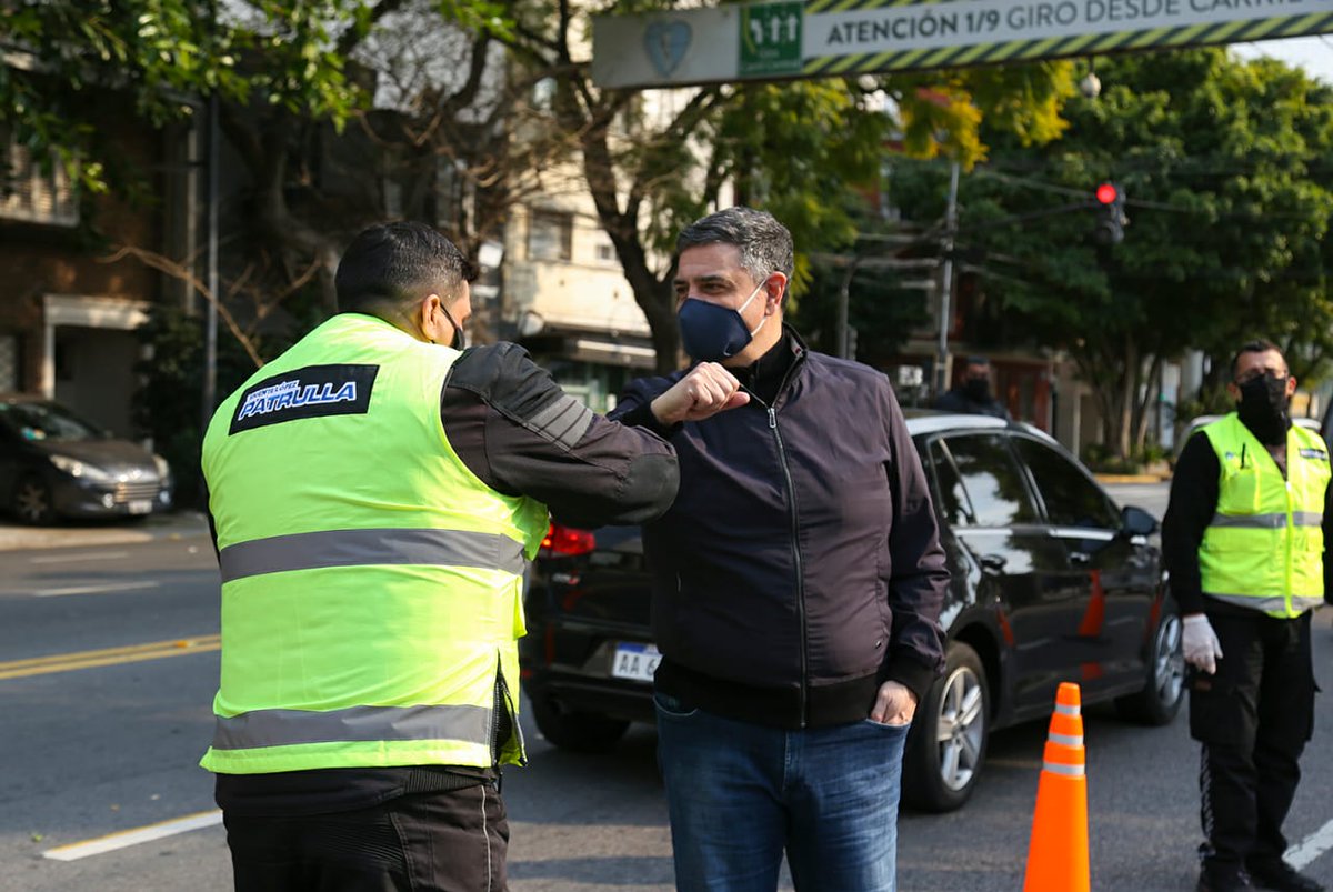 jorgemacri's tweet photo. Todos ellos vienen demostrando un profundo compromiso desde que comenzó la pandemia y sabemos que nuestra tarea es acompañarlos y sostenerlos con acciones concretas como esta, por eso, hoy estuvimos presentes en un nuevo Control Vehicular en Av. Libertador y Lavalle. https://t.co/oPbh0MWlcM