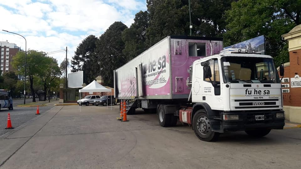 gustavoposse's tweet photo. Este viernes vamos a estar en Márquez y Santa Fe con el camión de #Fuhesa recibiendo donantes de sangre. Tu donación es muy importantes para ayudar a las personas a curarse. Lo recibido va a nuestros hospitales. Si querés ayudar pedí turno por mail a hemoterapia.hcsi@gmail.com https://t.co/mYwYERusaX