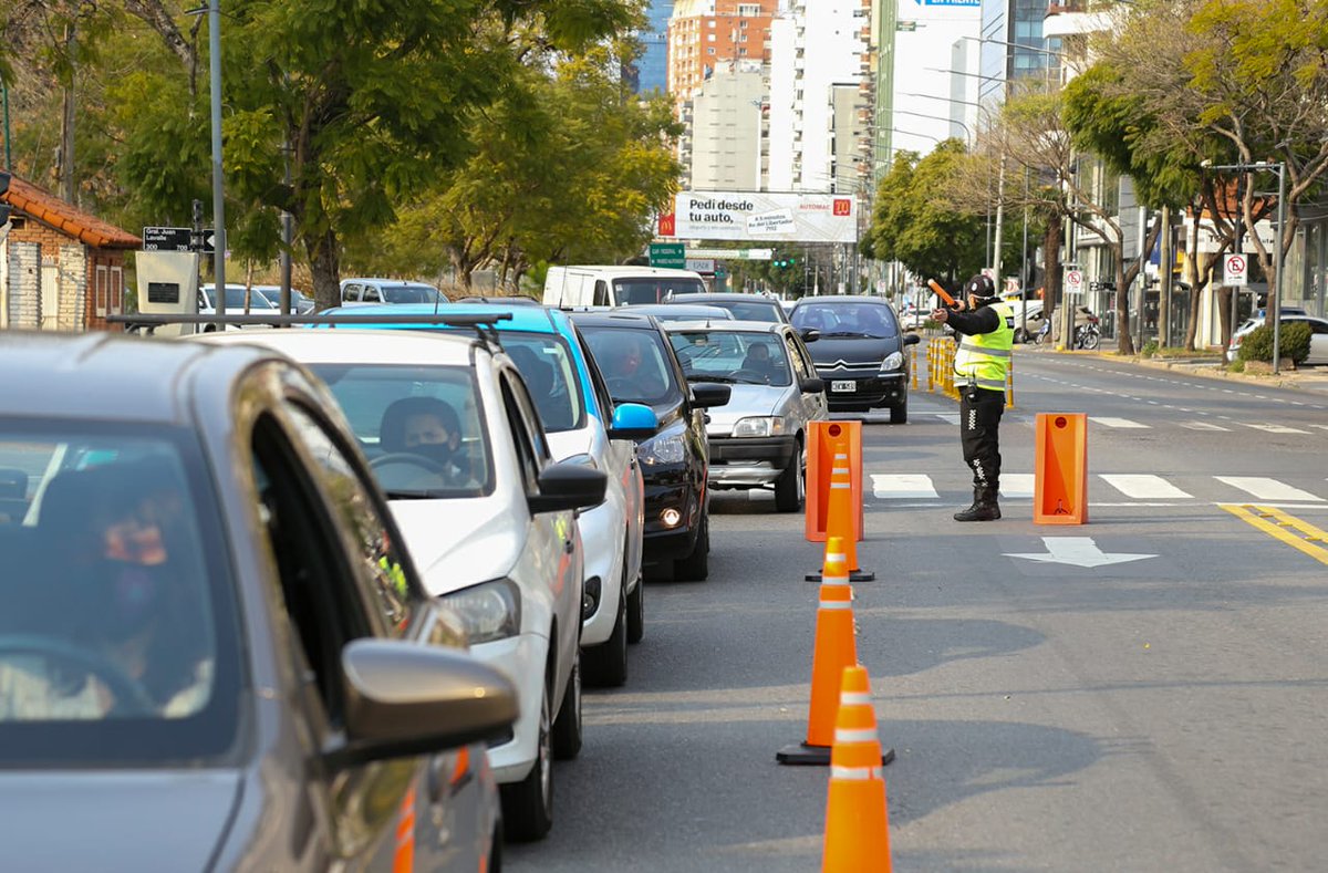 jorgemacri's tweet photo. Todos ellos vienen demostrando un profundo compromiso desde que comenzó la pandemia y sabemos que nuestra tarea es acompañarlos y sostenerlos con acciones concretas como esta, por eso, hoy estuvimos presentes en un nuevo Control Vehicular en Av. Libertador y Lavalle. https://t.co/oPbh0MWlcM