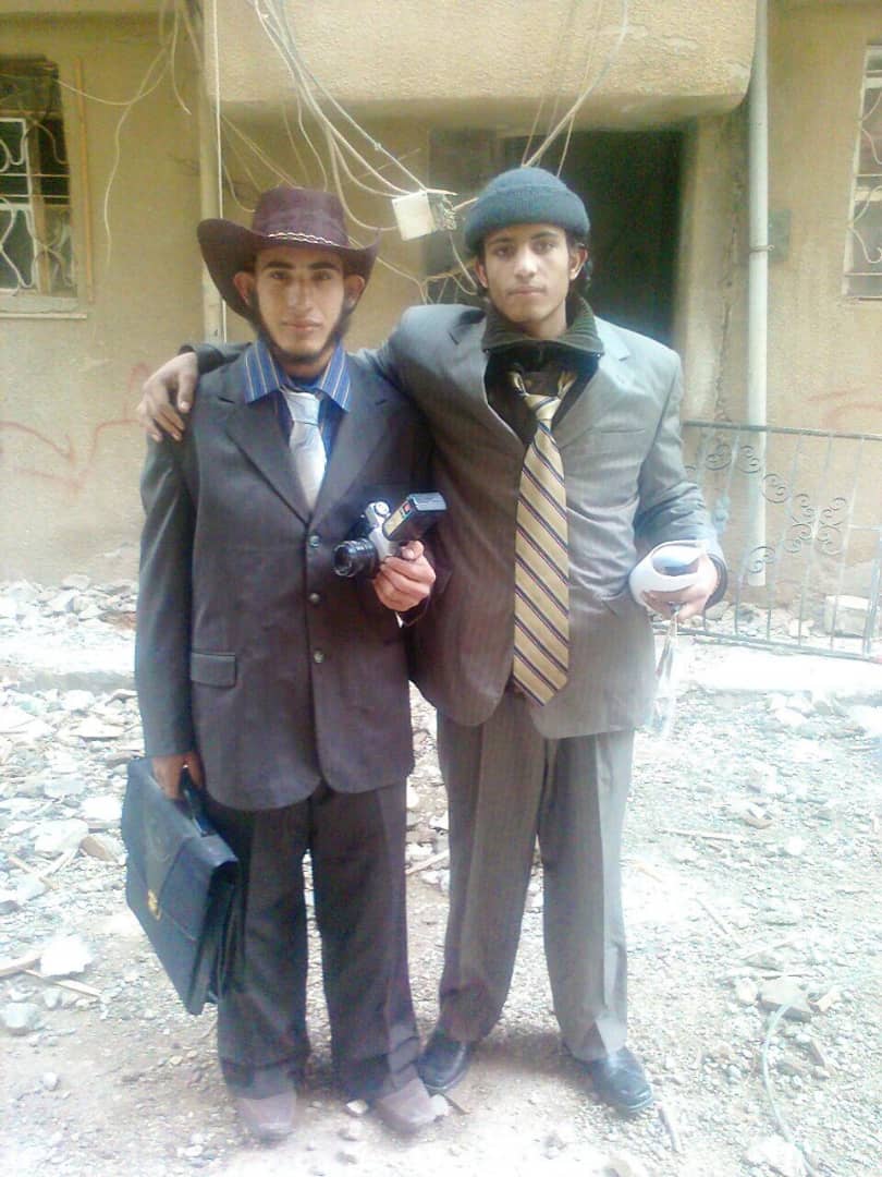 بعض إعلاميي منطقتنا شكلهم يشبه هالصورة بتغطيتهم لاحداث المنطقة وطريقة تعاطيهم مع الأحداث
#ديرالزور_قسد_اجرام