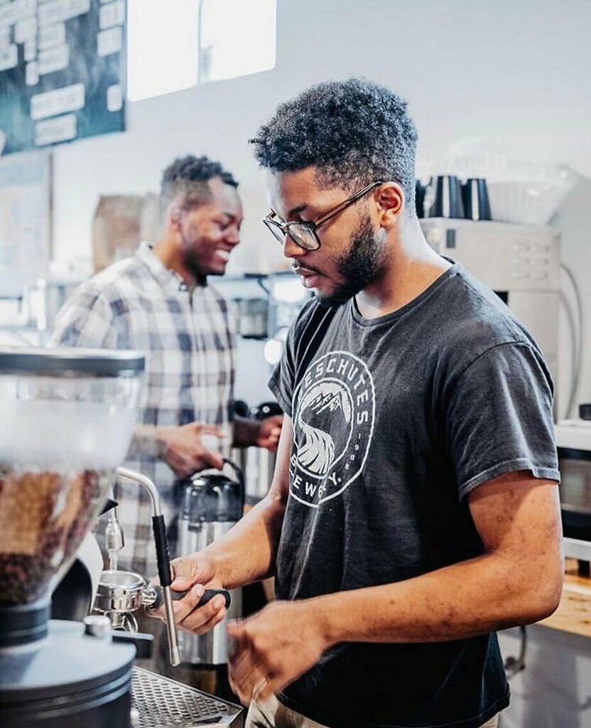 BARISTAMAGAZINE's tweet image. Today at Barista Mag Online, we’re taking a look at coffee and social justice in rural Virginia, and the two roasters who collaborated to raise funds and awareness for Black lives. Red Rooster Coffee, from the tiny town of Floyd, Va., and friends at RND … instagr.am/p/CDjmDURHvPi/