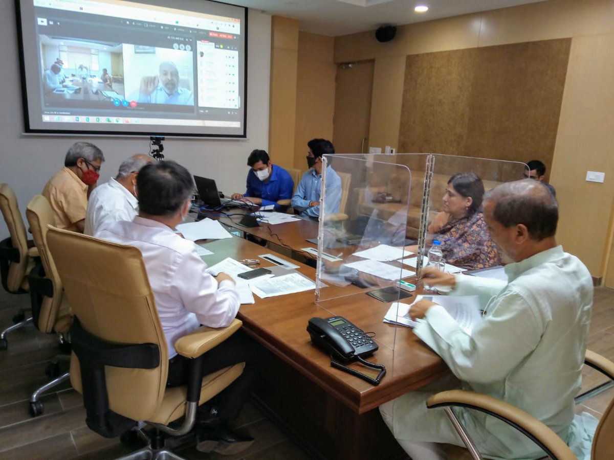 MPMSMEDept's tweet photo. माननीय श्री @opsakhlecha जी मंत्री MSME द्वारा दिनांक 06/08/2020 को 2.30 घंटे के  "वेबीनार" के माध्यम से उद्योगों से जुड़े विषयों पर प्रदेश के लगभग 150 उद्यमियों से चर्चा की गई।
@CMMadhyaPradesh https://t.co/k0esq8QEe0