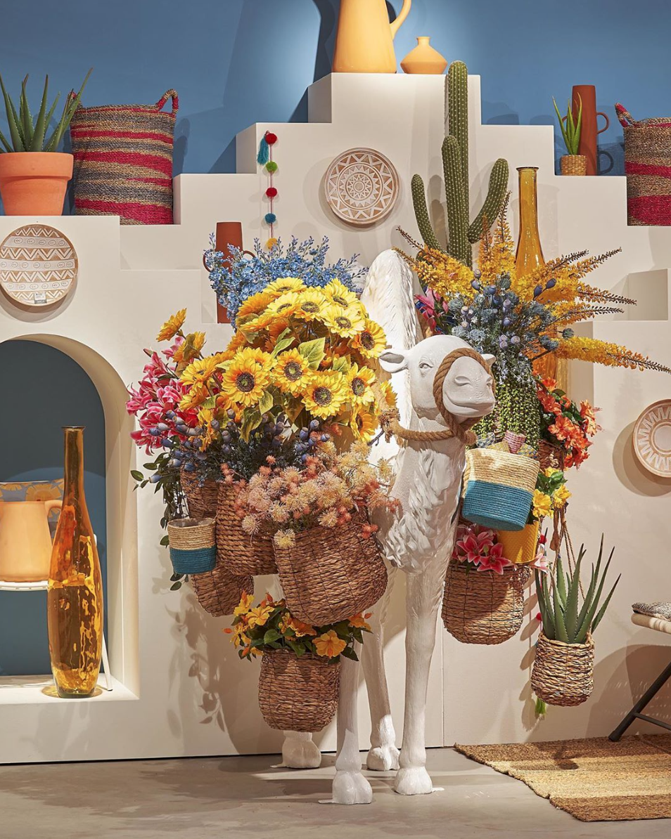 easy_agency's tweet photo. WOW. Our partners @EdelmanBV bringing colour into our lives in their stunning Spring Summer 2021 collection 🐪🌸 https://t.co/yaMpVkqTbV
