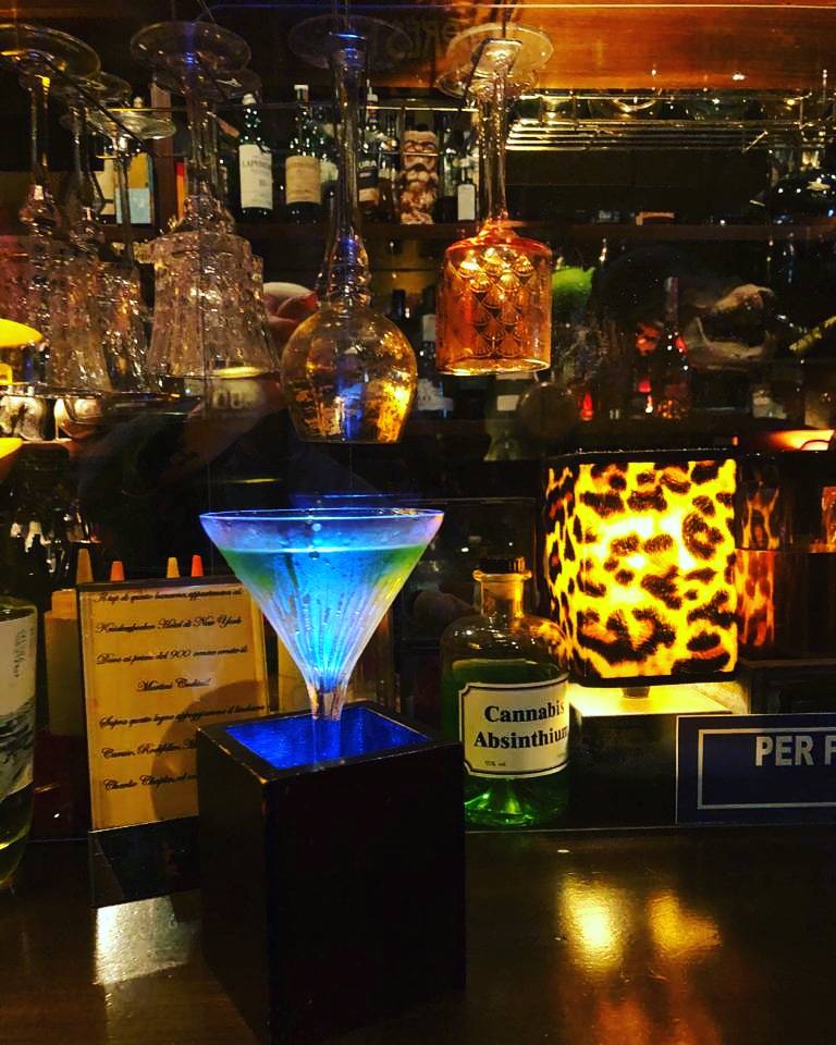 optimalholidays's tweet photo. #eveningmood Best suggestions for best places to drink in #Milano @dariocomini #nottinghamforest #Milan #travellermade #concierge #bartenders #martini #instadrinks #instafood #rent #rentacar #rentadeautos #locationdevoiture #арендамашин #carswithoutlimits #supercars  #carrentals https://t.co/JQNIAwTNGl