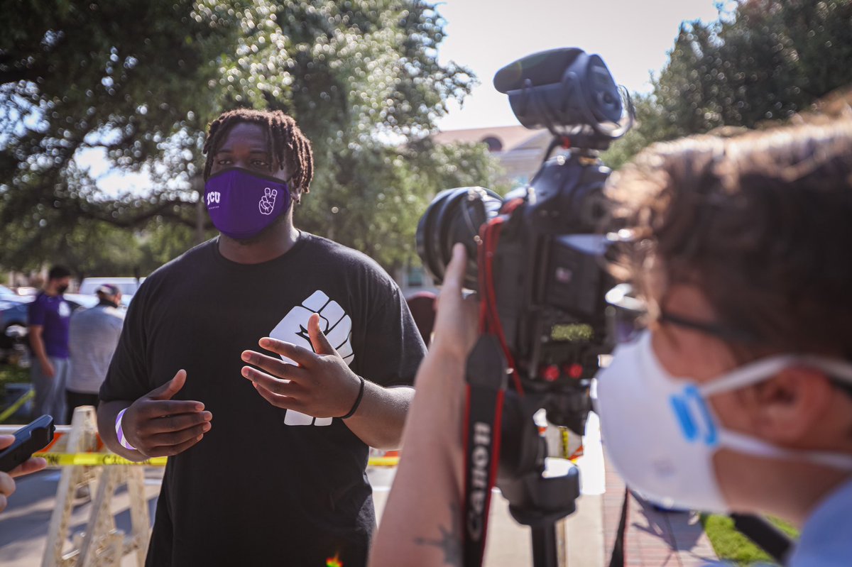 KelltonHollins's tweet photo. just tryna be a voice for the voiceless.. and give multiple choices to the choice-less. standing on the frontline. END RACISM. https://t.co/toA9aWPkwk