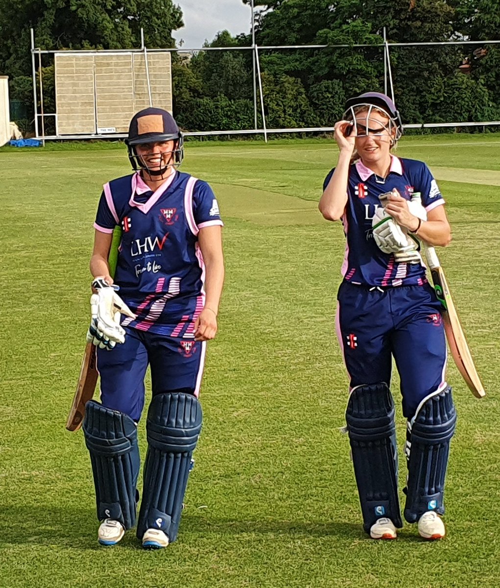What an innings that was, simply stunning! Gaby Lewis carries her bat 121 not out 75 balls, 20x4,3x6 supported by Robyn Lewis with 38* take YMCA to 185/1 against a young Clontarf side who never stopped searching for a way through