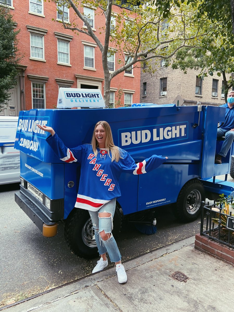 horizon_se_'s tweet photo. Account Coordinator Lexie Cipa started off her morning by winning a beer delivery and @NYRangers jersey from the @budlight Zamboni Machine Sweepstakes! How’s your Thursday going? https://t.co/D6V4iHRxMp