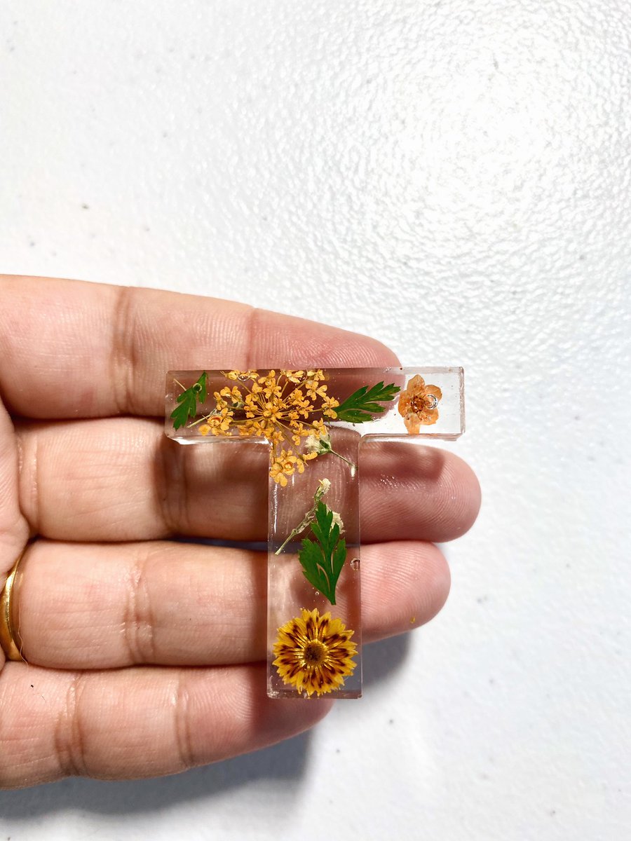 jsull7's tweet image. Very excited about my new business! I make resin keychains, coasters, bookmarks and I’m expanding to more products soon! I’d appreciate your support so much 💛 etsy.me/2CGwtsL