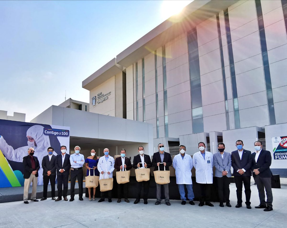 MartinOrozcoAgs's tweet photo. Agradezco a las empresas que integran el Grupo de Industriales de #Ags y a sus colaboradores por la gran labor de diseñar y donar 500 trajes de protección para el personal de salud del #ISSEA e #IMSS. Sin duda la solidaridad entre los aguascalentenses se demuestra todos los días. https://t.co/YcpcIuqm04