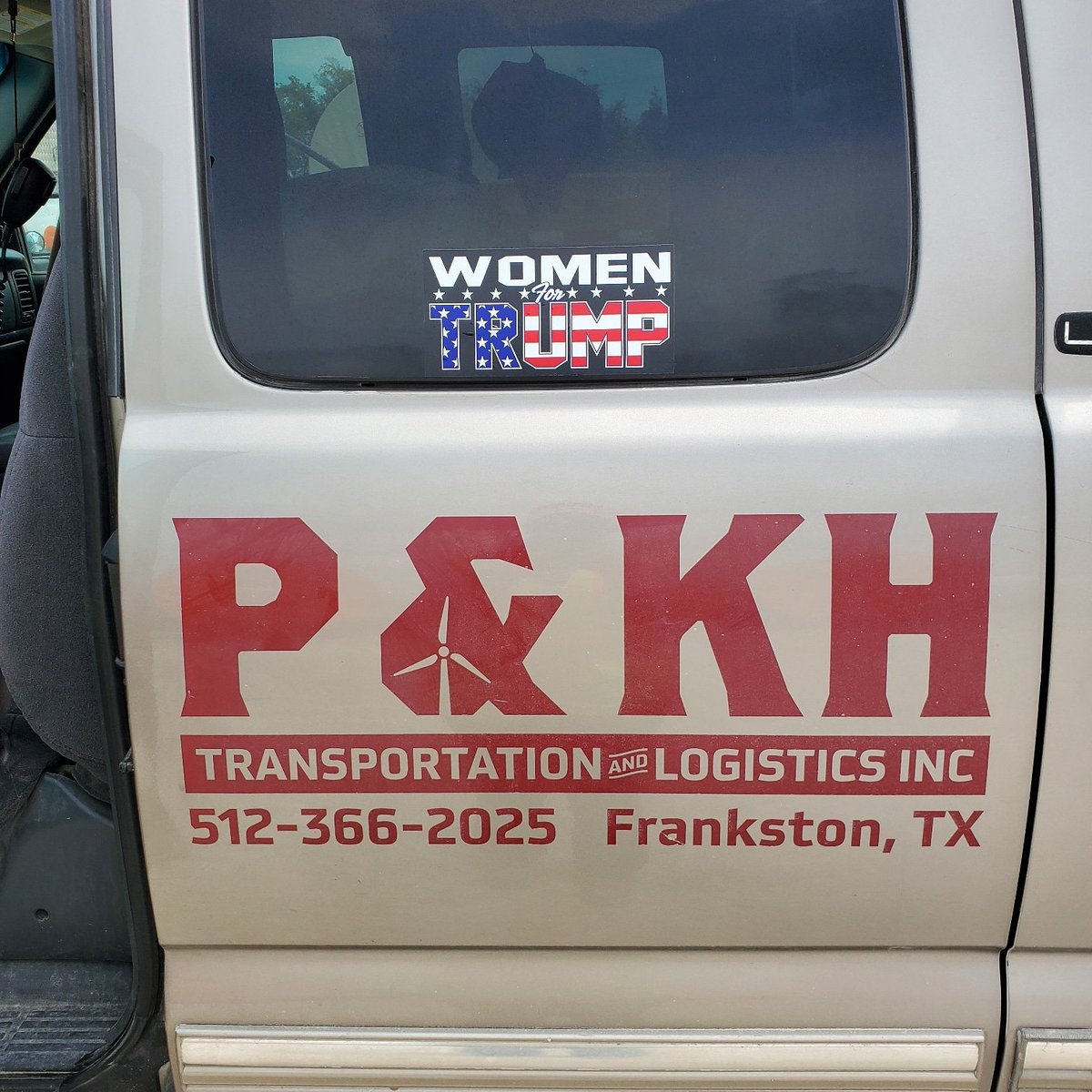kfglavinhoover's tweet photo. Found a home for my sticker
#TexasDeplorable #TexasGirl #TrumpGirl #KAGA2020 #OurPresidentIsYourPresidentToo #FourMoreYears #Trump2020 #TruckersWife #ProudWife #TruckingLife #Pilotescort #highpole #windenergy #windtowers #superloads #essentialtravel #covid_19 #sodonewiththisshit https://t.co/cttGc2wqHF