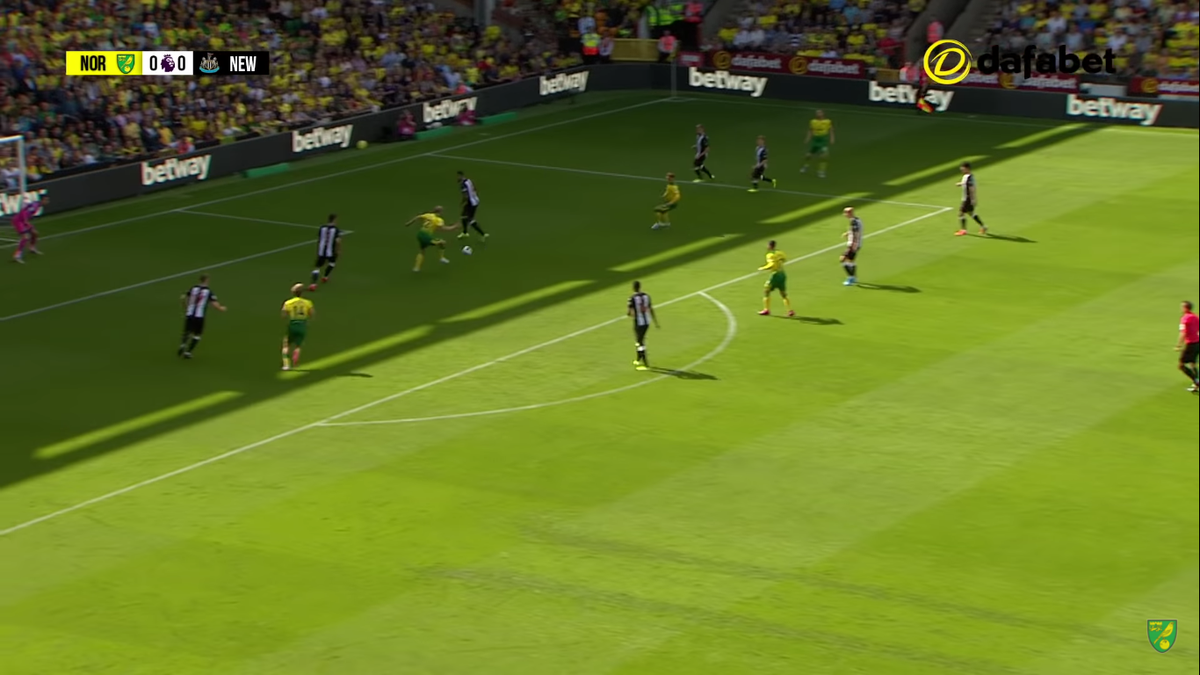 One of Aarons best strengths is his ability to use space behind his opponent. His ability to pass the ball inwards then move behind the opponent to receive the ball back has been immense for Norwich this season. Like in this case