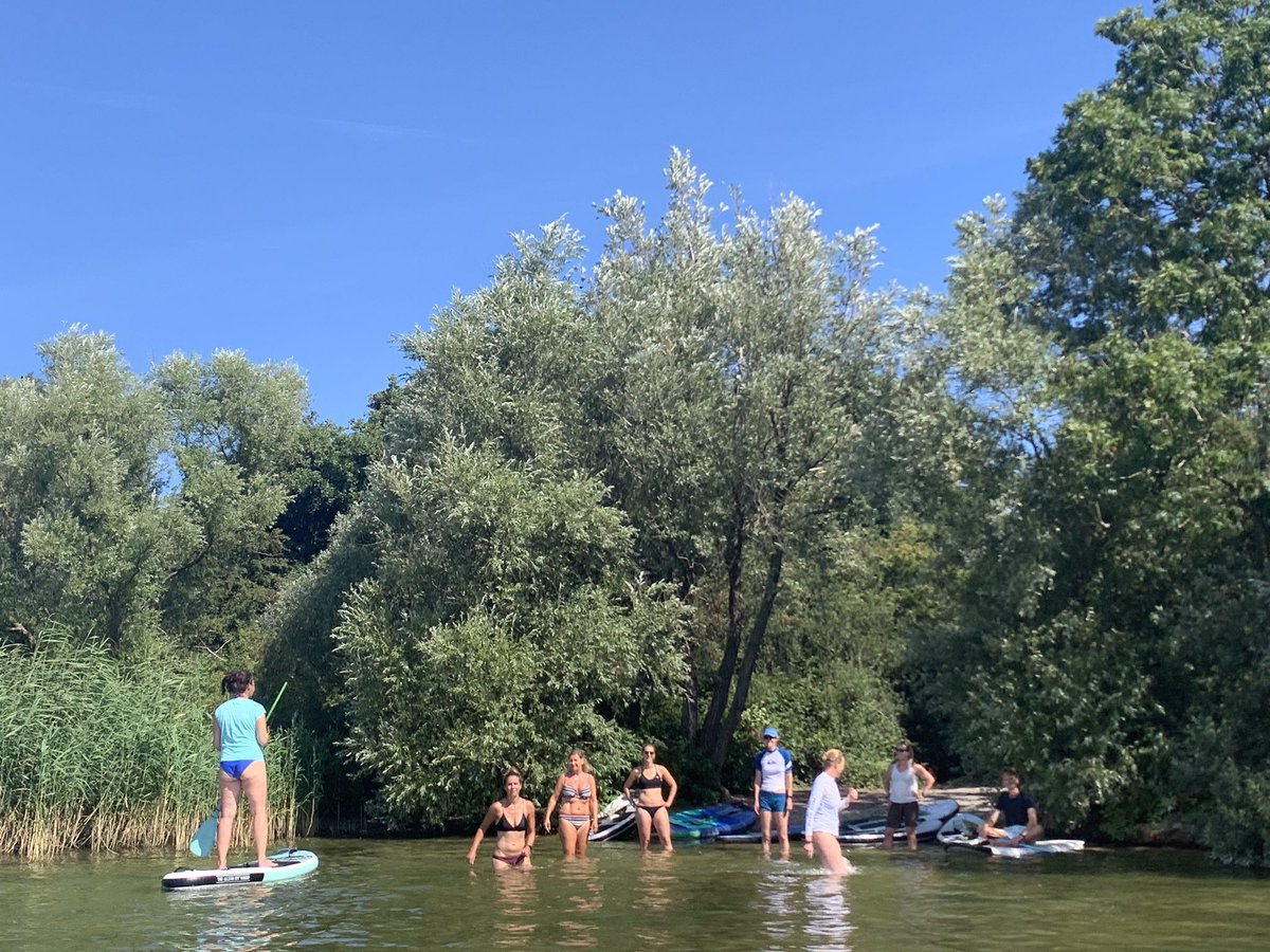 Hesteroz's tweet photo. Wat een dag☀️🙌🏻💫💦#netwerkenopjeslippers #opeenonbewoondeiland #wordtvervolgd https://t.co/LnDJ2B3kNw