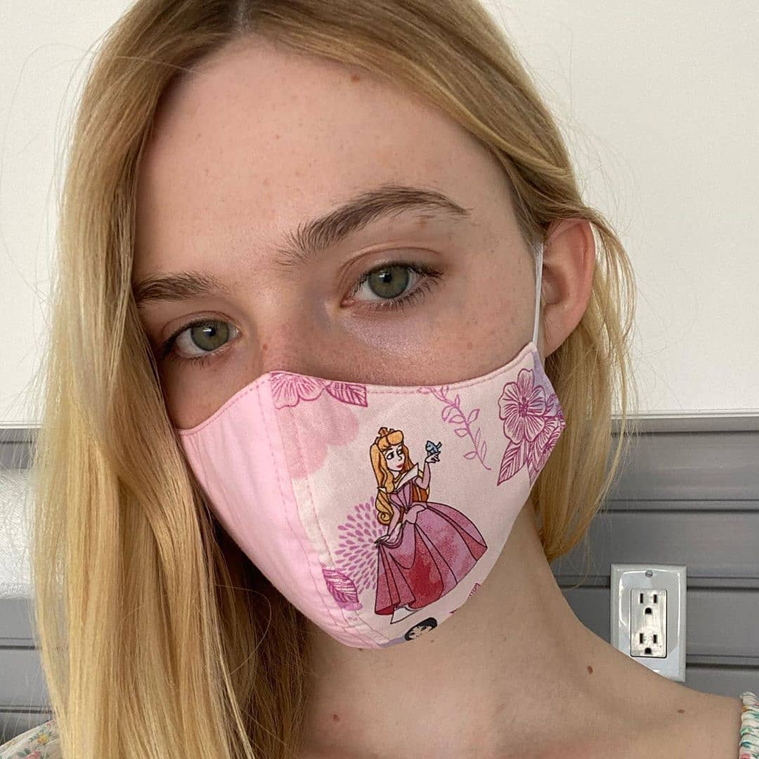CinexVe's tweet photo. Un mensaje de la princesa Aurora (@ellefanning ), para hoy y el resto de la semana ⬇️👀

¡USA MASCARILLA SI SALES DE CASA! ❤️

#6Ago
#TuDesconexEnCasa
#QuédateEnCasa https://t.co/0x5IlnM99T