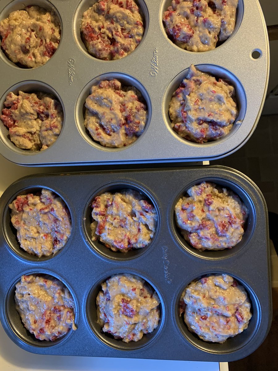 JohannaBanana1D's tweet photo. @SiriusXMHits1 What a perfect song to be baking to!! #RaspberryMuffins waiting to go into the oven! https://t.co/gaH3DpmcFM