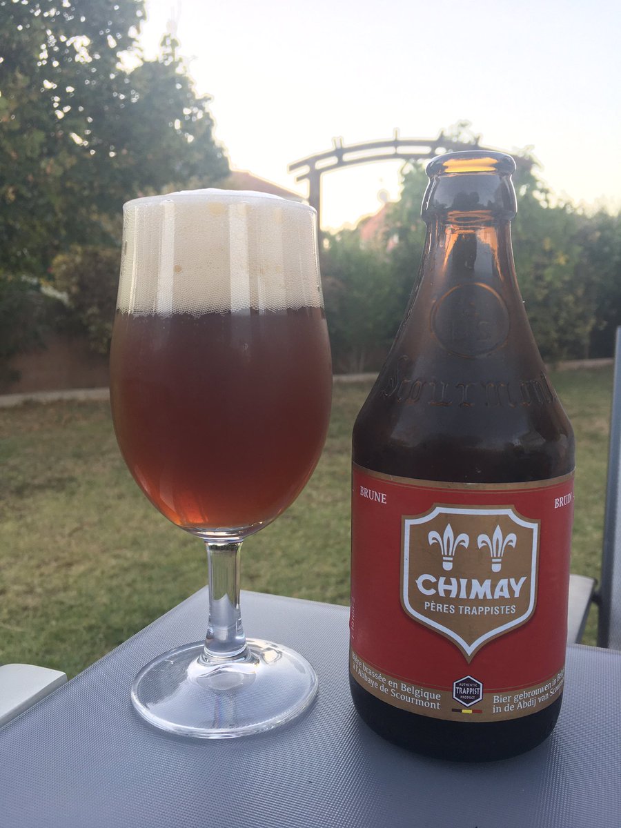 JdJCantalejo's tweet photo. 8th stage of the #Touroftheclassicbeers #Chimay #red #brune #biere #trappist #trappistbeer #belgium #bieretrappiste #belgique ...one of my very best favourites so far... lots of nuts and caramel in the palate... #oddholiday #aperotime https://t.co/fFivMJRsYh