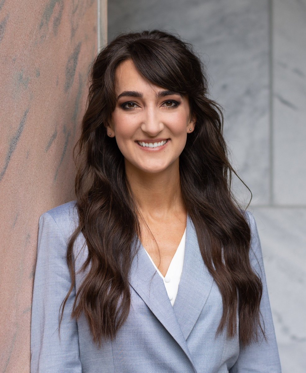 As an STPF fellow at @DeptofDefense, Elizabeth Barfield facilitates the development and use of DoD's first-ever #COVID19 patient registry. She uses her expertise to help develop analyses of the data which are used to inform research, clinical decision-making and policy.
#STPFlife