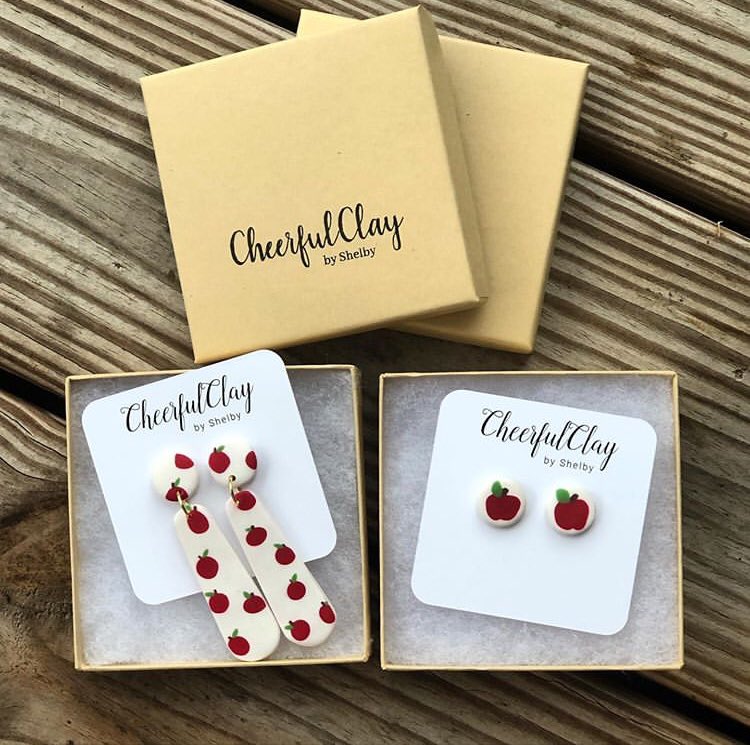 CheerfulClay's tweet photo. An Apple (earring) a day keeps the doctor away! Check out these cuties in my shop! 

https://t.co/0tMSVnq91O

**there is no evidence that these earrings keep doctors away... I’m just a kindergarten teacher and like apples** https://t.co/5ePnaCvUup