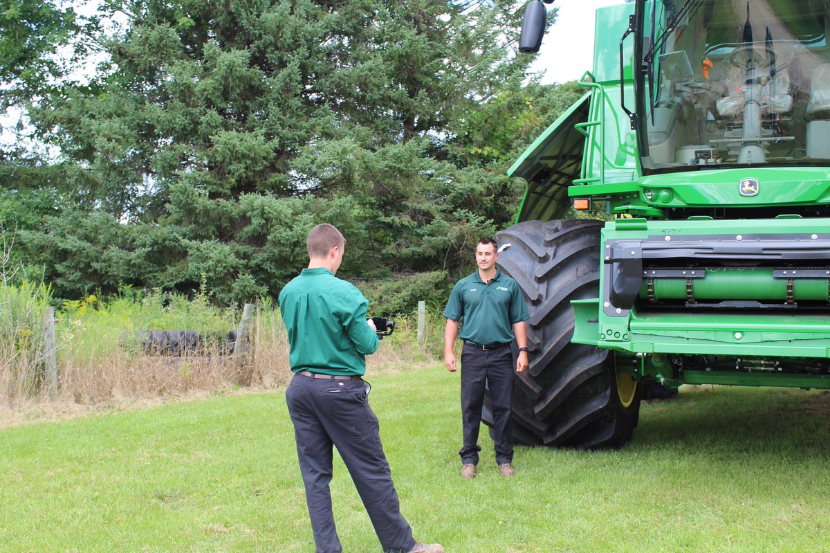 Trying something new...virtual combine clinic!  Stay tuned. It will be on TractorCentral.com #harvest20 #JohnDeere