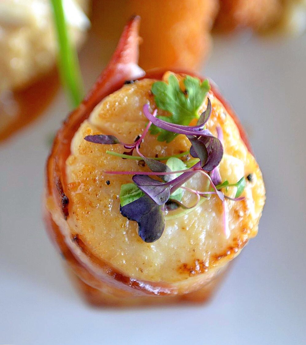 Savor the vibrant flavors of the summer with our bacon-wrapped U-10 scallops, available for dine in and to-go. Make your reservations or place online orders at killenssteakhouse.com. #killenssteakhouse #seafood #scallops