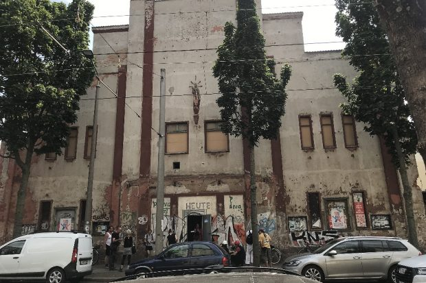 LIZ_de's tweet photo. Konzeptverfahren für Nutzung des ehemaligen Kinos der Jugend läuft an: Ein Kulturzentrum für den #Leipzig|er Osten + Bildergalerie

Zum Artikel: https://t.co/0t5xcuEEGM

#Eisenbahnstraße #Kultur #Leipzig #KinoDerJugend Auszug aus der aktuellen @Leipzig_Zeitung, Nr. 81 https://t.co/a7S1vhnKPn