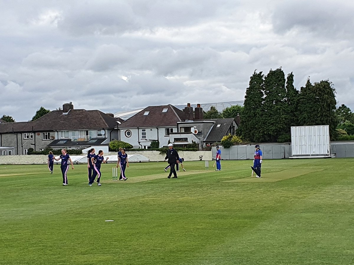 Sarah White bowls Laura Cullen (7) with her 2nd ball, YMCA have Clontarf 47/2 after 9 overs chasing 186, Aoife Brennan 22* Keeva Vickers the new bat