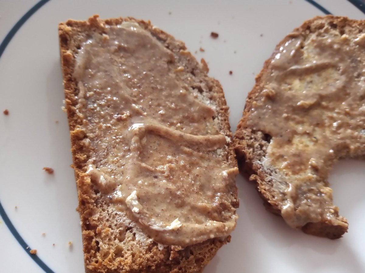 I adore this recipe for banana apple 🍎🍌 bread from <a href="/veganricha/">Richa</a>
It's extra nice with <a href="/butter_belle/">butterbelle</a>
Gingerbread almond butter on top! 😊
#vegan #veganrecipehour #vegancake 

veganricha.com/one-bowl-vegan…